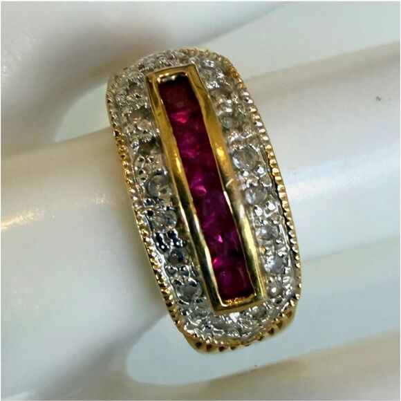 Statement Ring with pink Channel-Set Stones - Picture 2 of 11